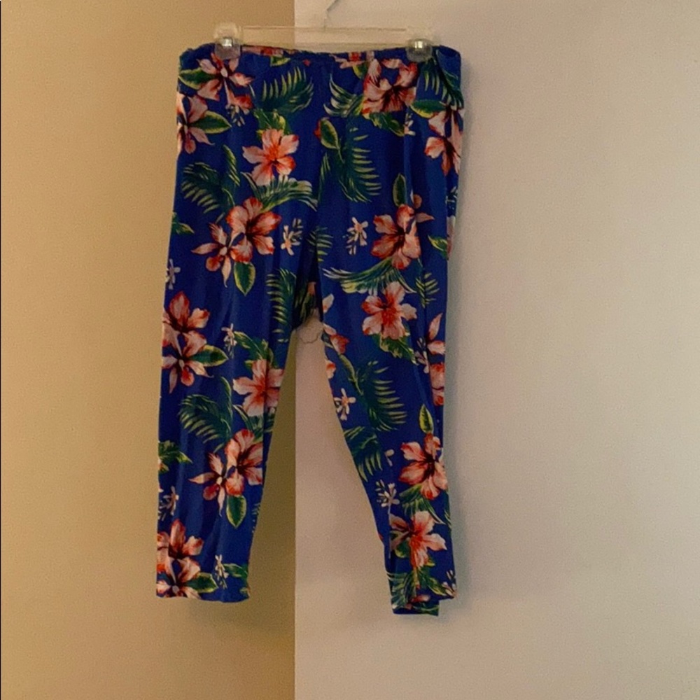 Blue Tropical Print Capri Leggings